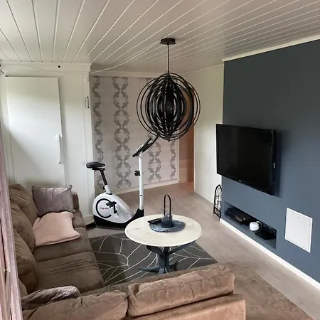 Trivelig Med God Parkering Og El-billader. Villa Arendal